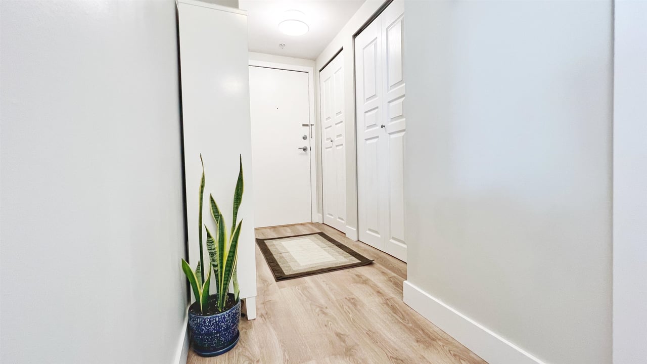 905-3438 Vanness Ave
