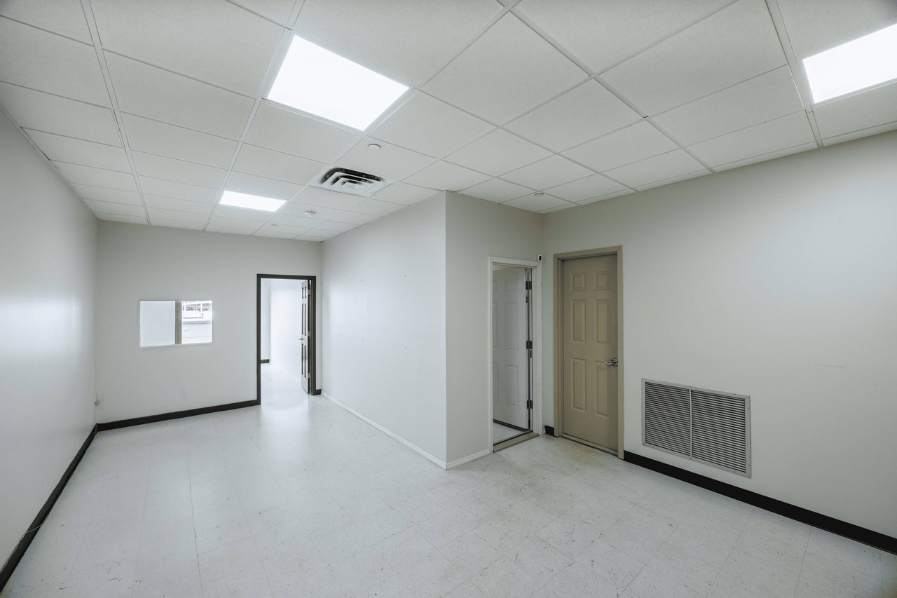 58 -48/46 59th - Office
