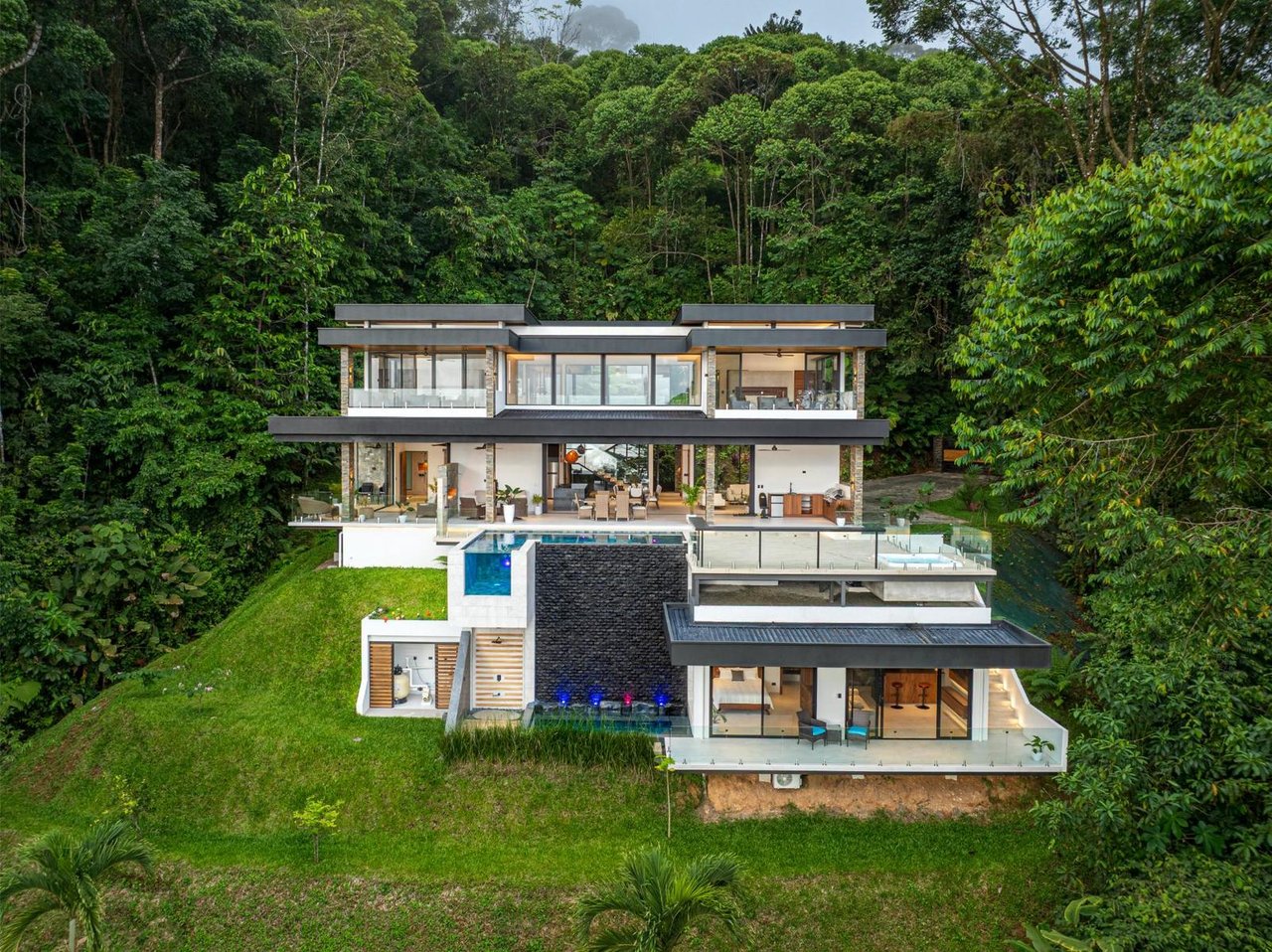 Private Waterfall Luxury Estate, Dominical, Puntarenas