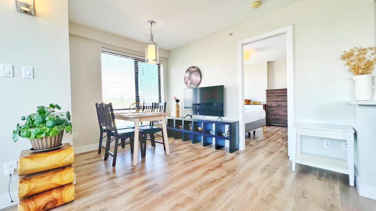 905-3438 Vanness Ave