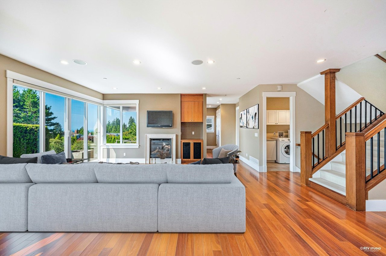 1141 Lawson Ave