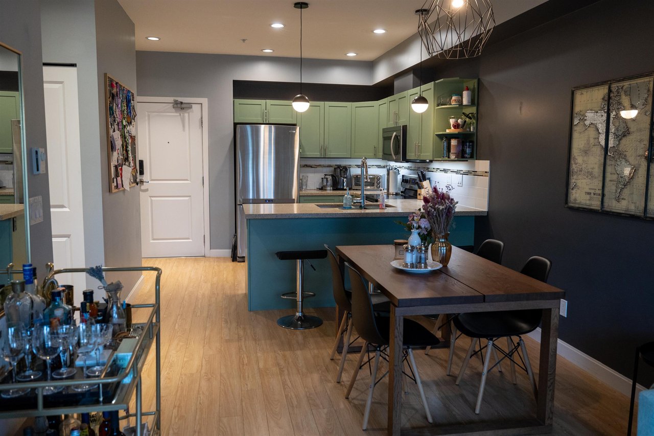 205-5655 Inman Ave