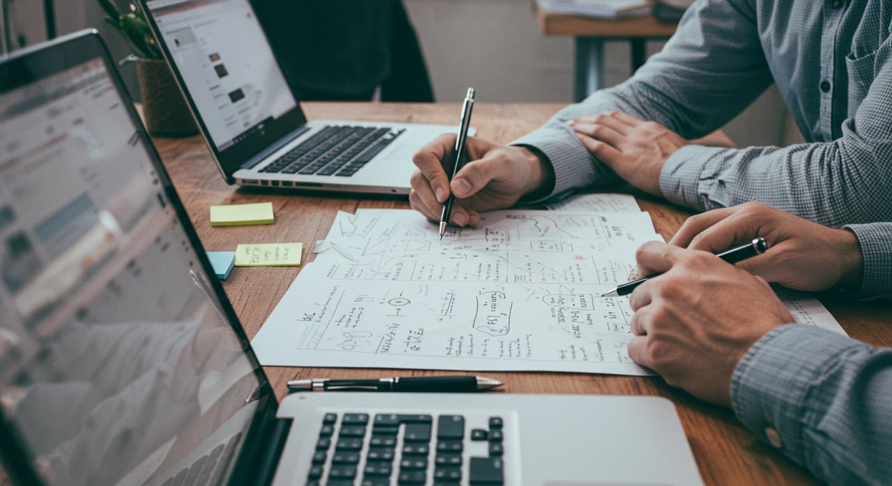 How a Real Estate Agent is Trained to Notice Warning Signs Before You Do