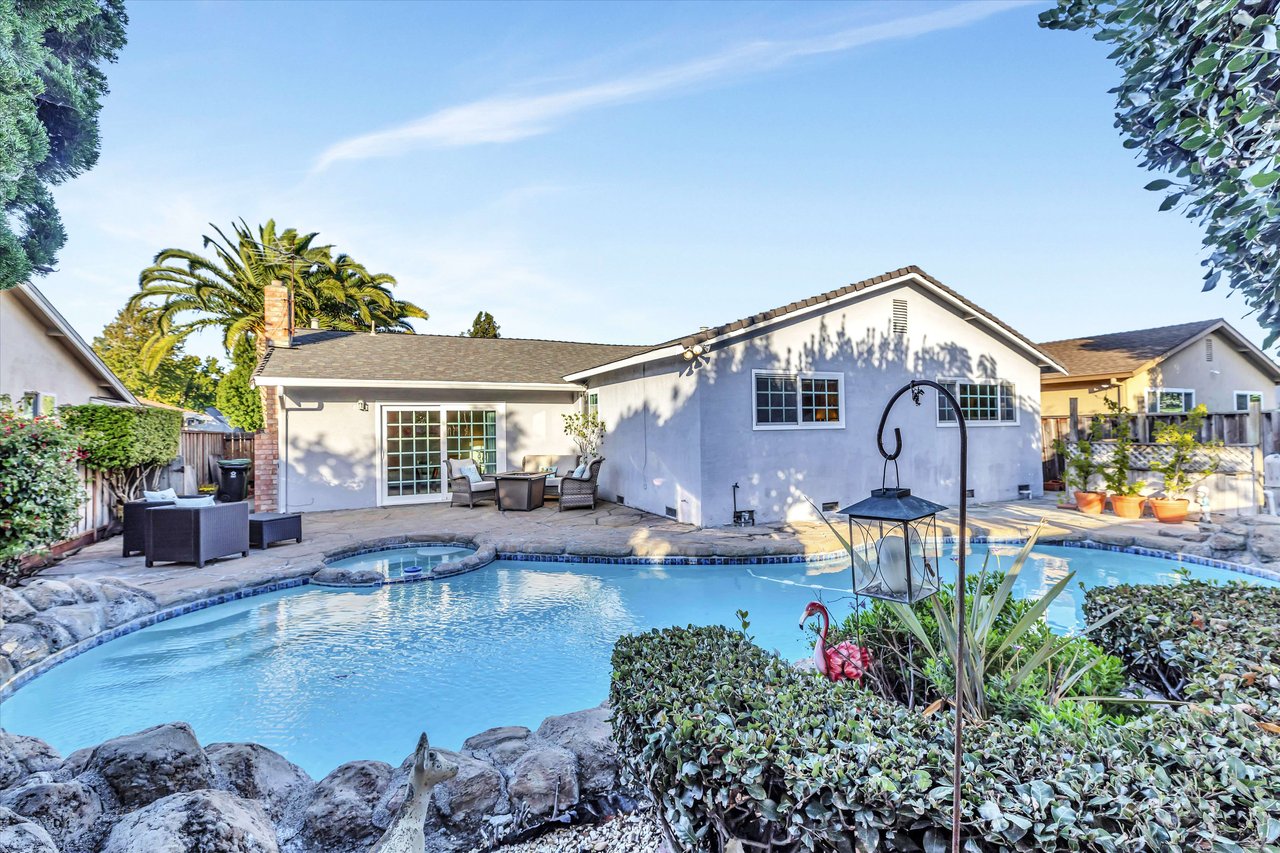 33827 Whitehead Ln