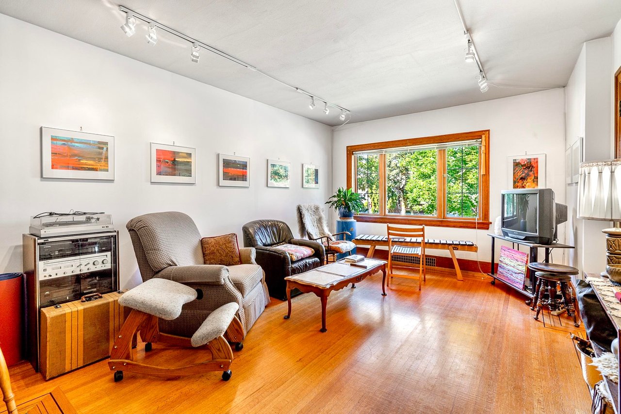 470 W 20th Ave