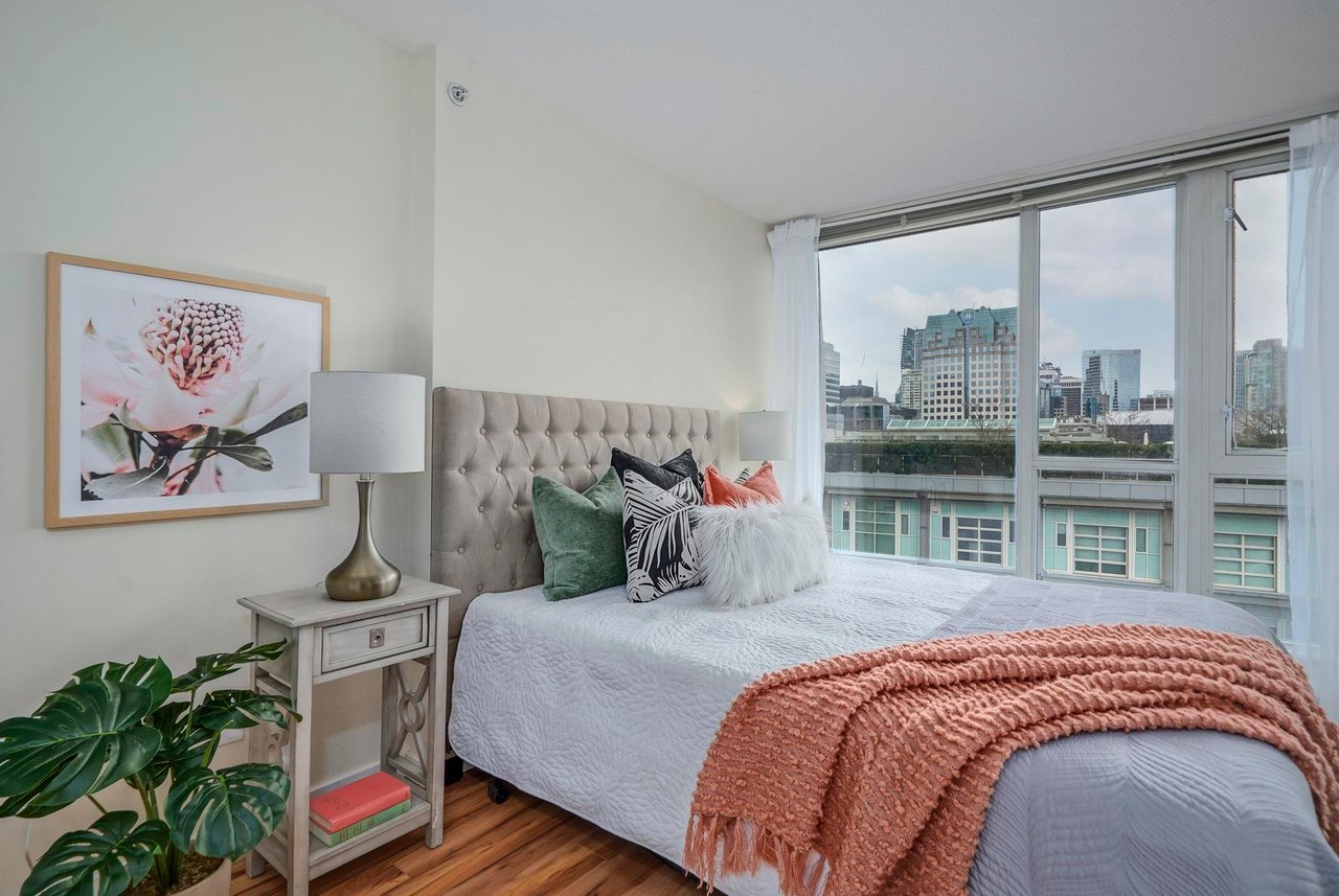 1302-183 Keefer Pl