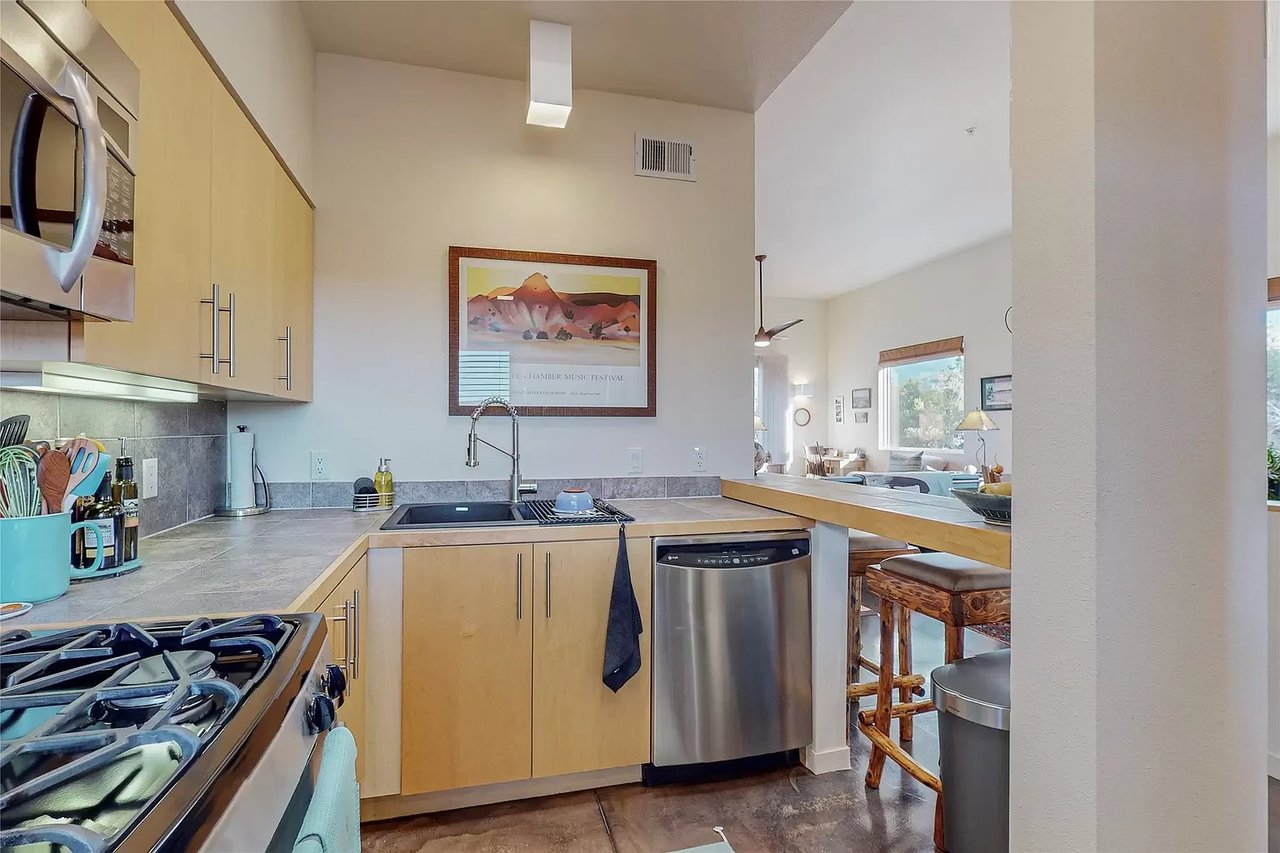 604 Avenida Villa Hermosa #201