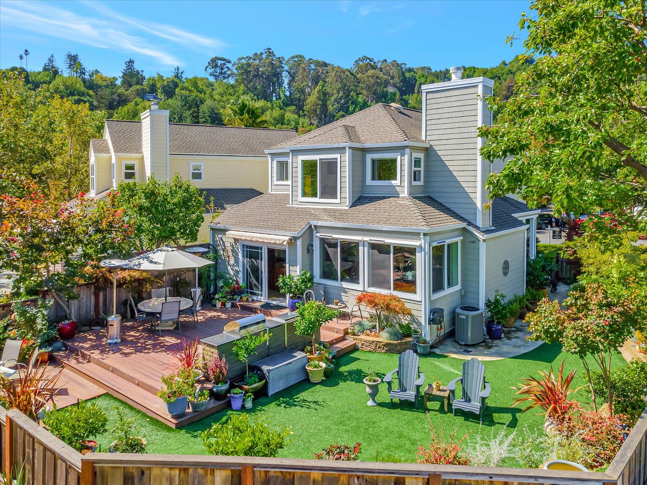 17 Crystal Creek Ct