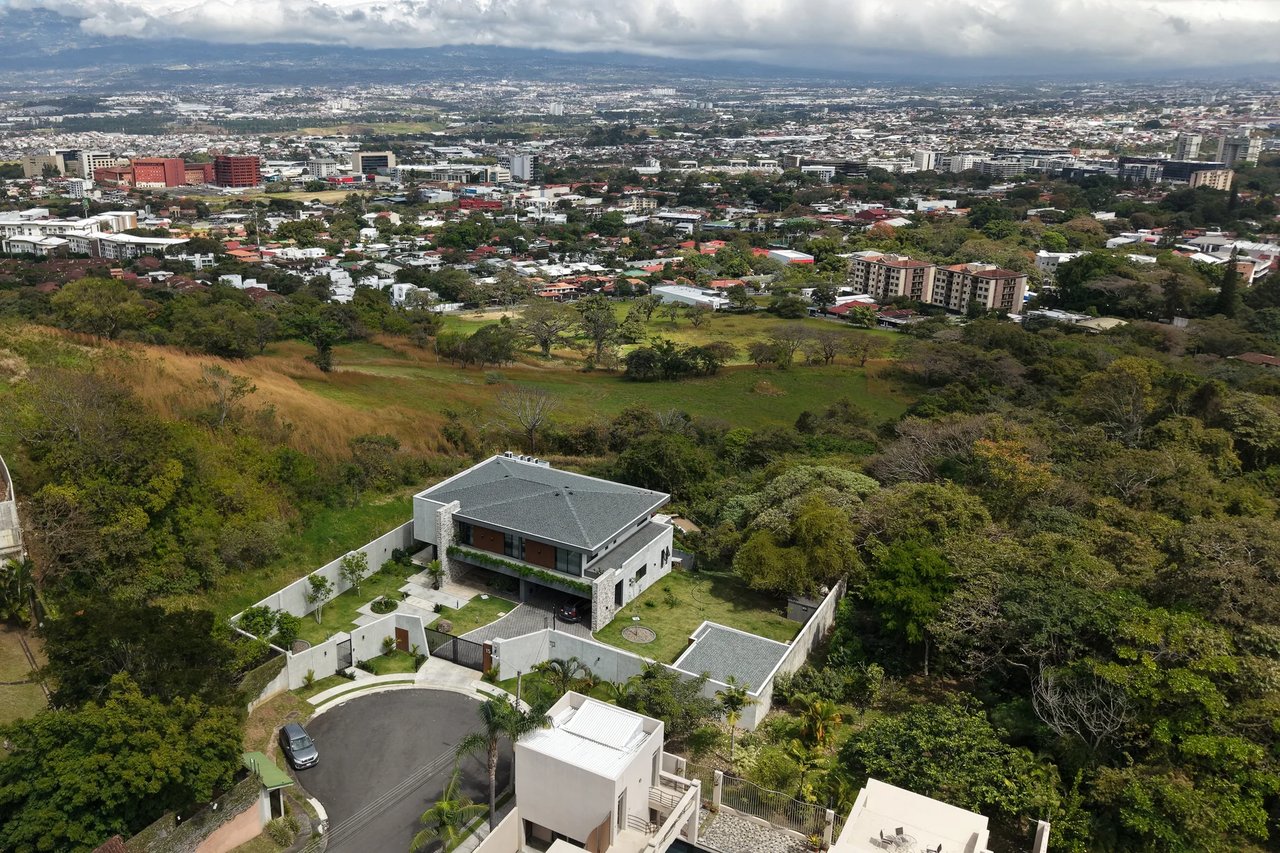 Panoramic City View Estate Home, Escazu, San Jose