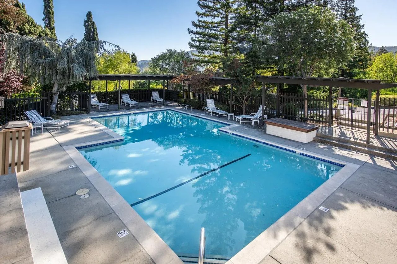 1 Bayview Ave #3