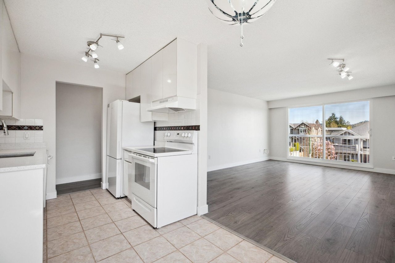 205-371 Ellesmere Avenue, Burnaby