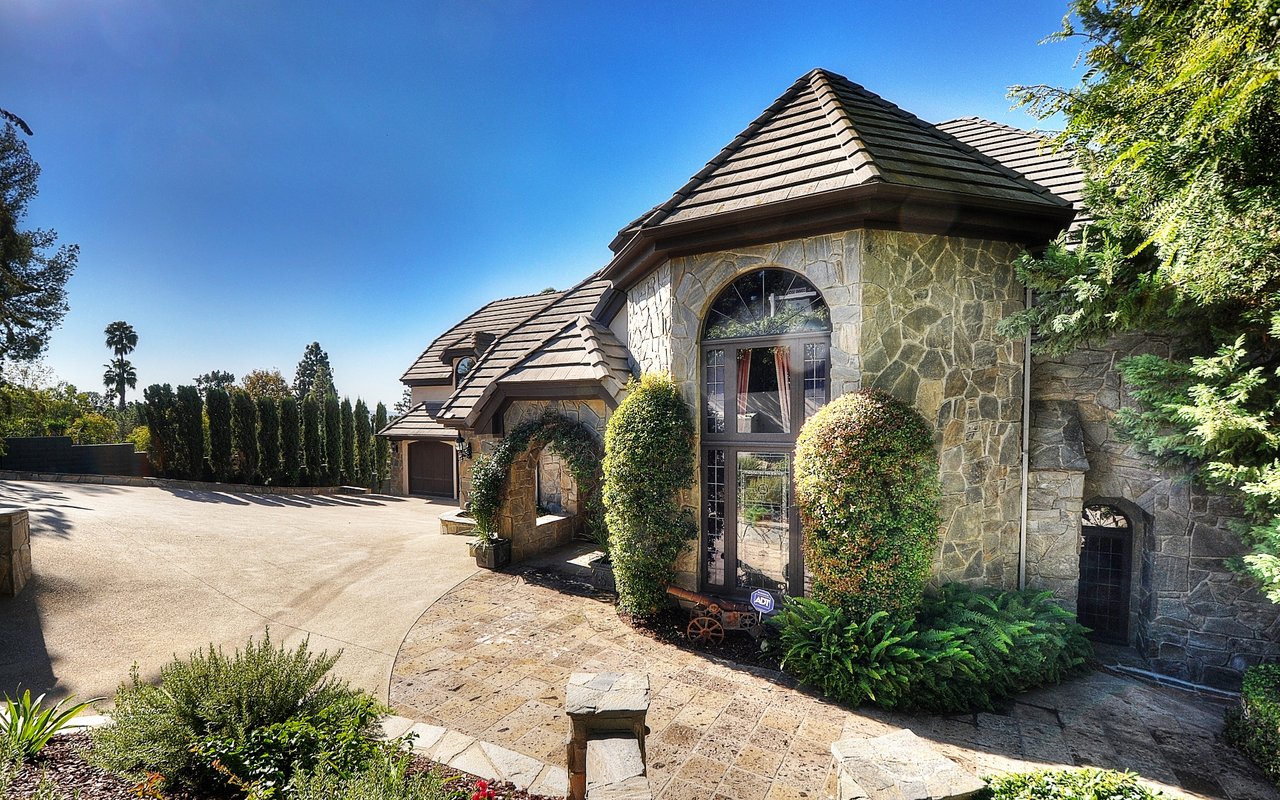 1802 Skyline Dr