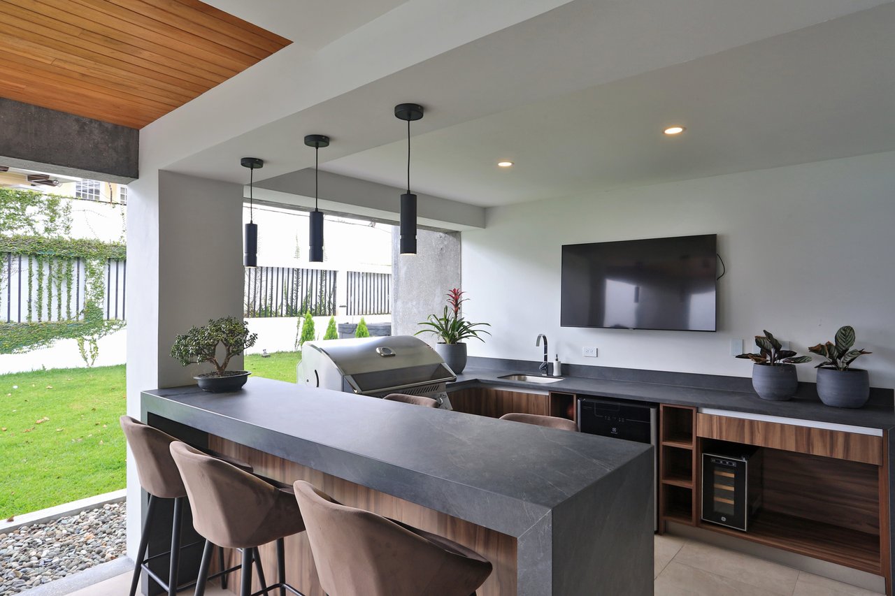 Remodeled Residence With Apartment, Escazu, San Jose