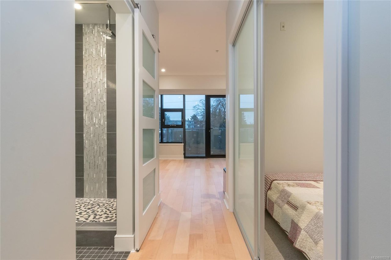 N302-1105 Pandora Ave