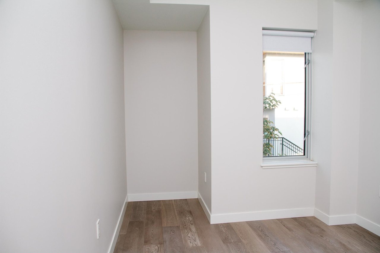 212-528 W King Edward Ave