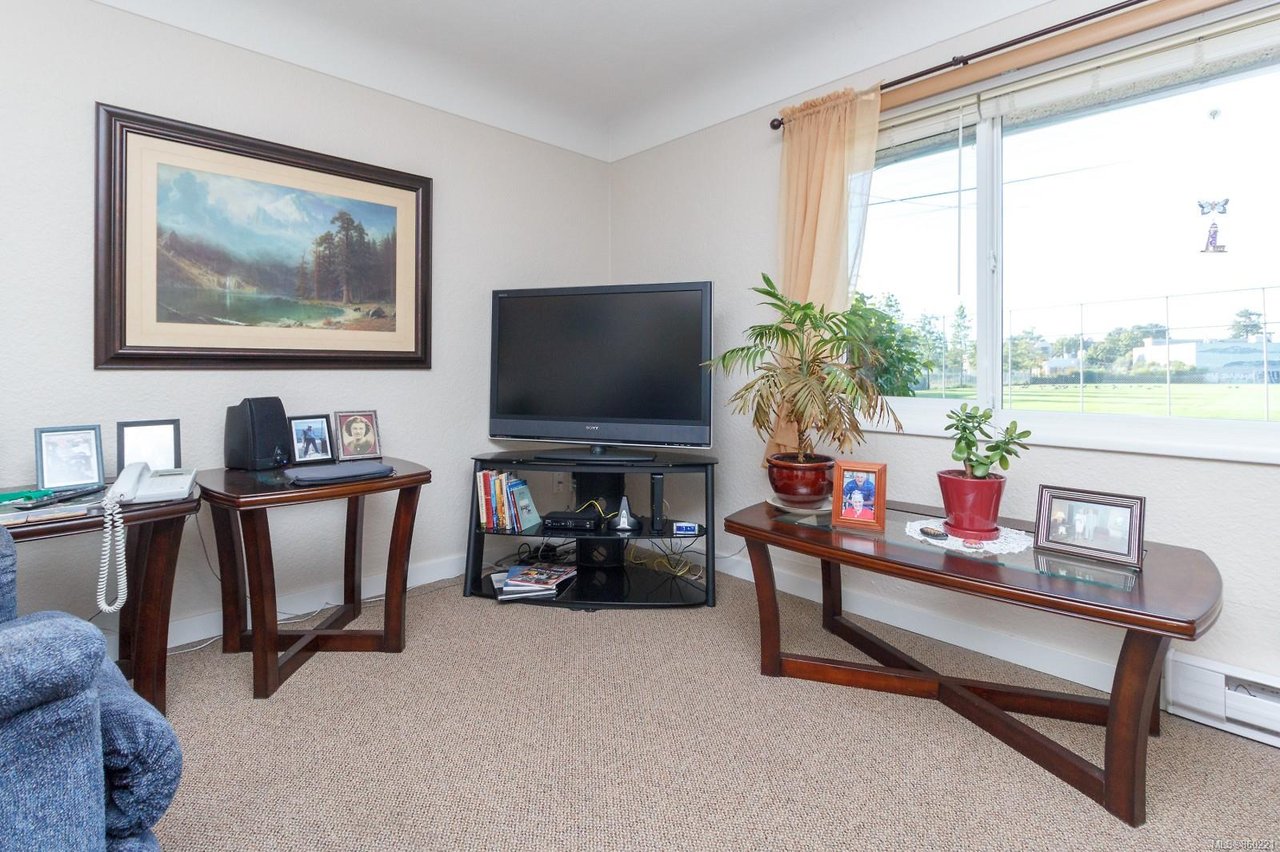 872 Old Esquimalt Rd