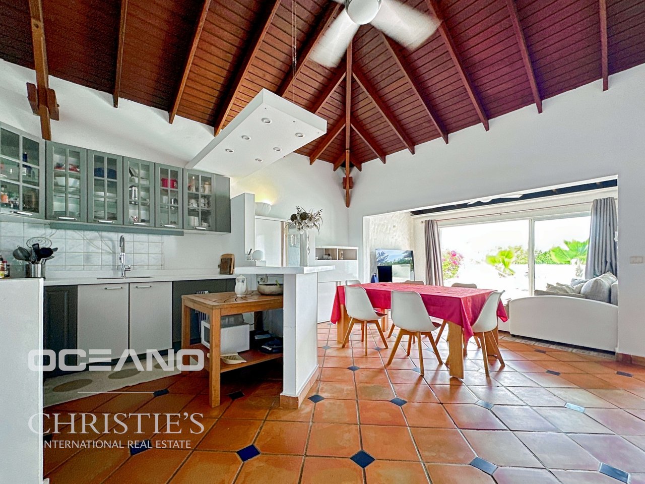 Charming 3-Bedroom House - Orient Bay