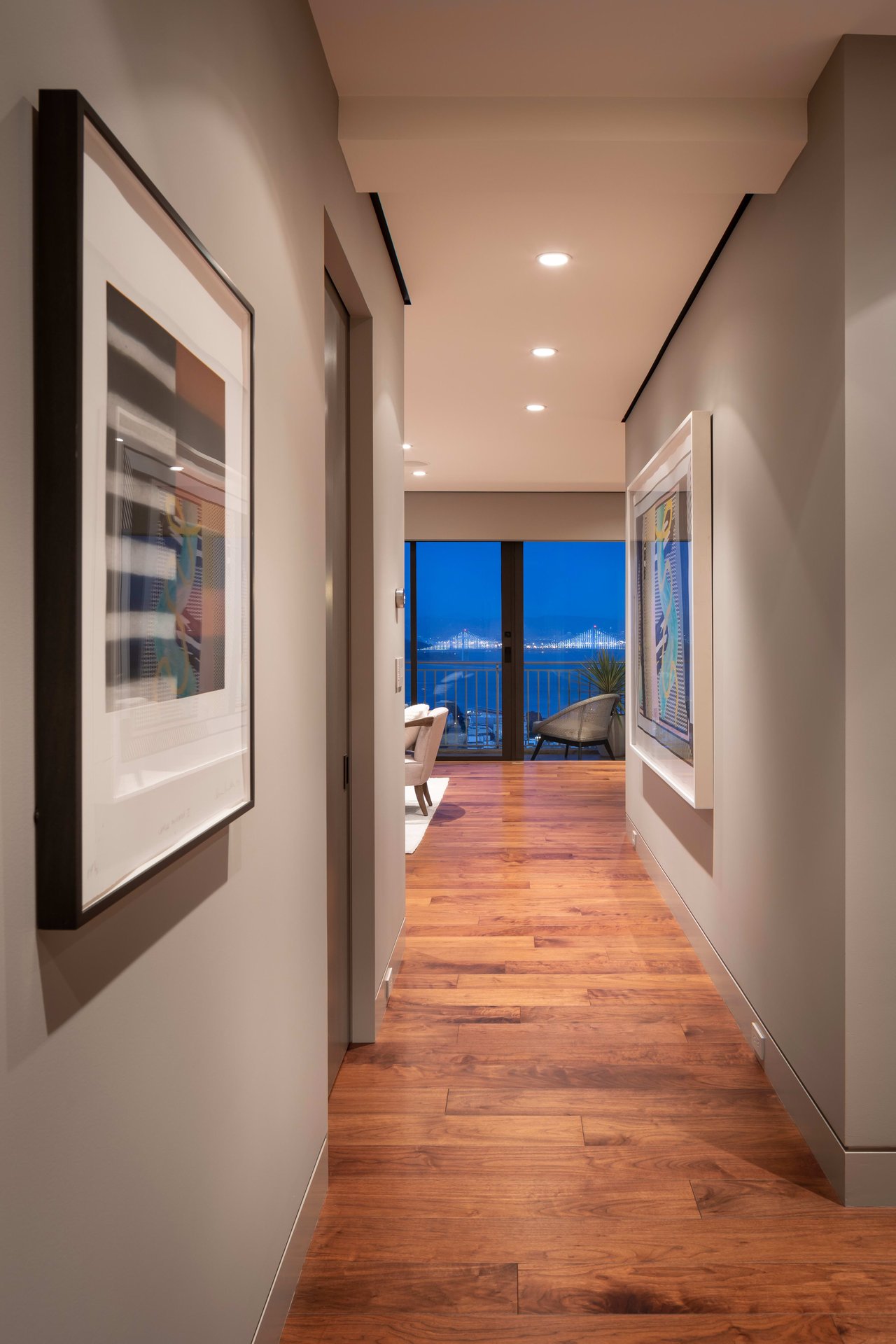 "As New" Contemporary View Apartment