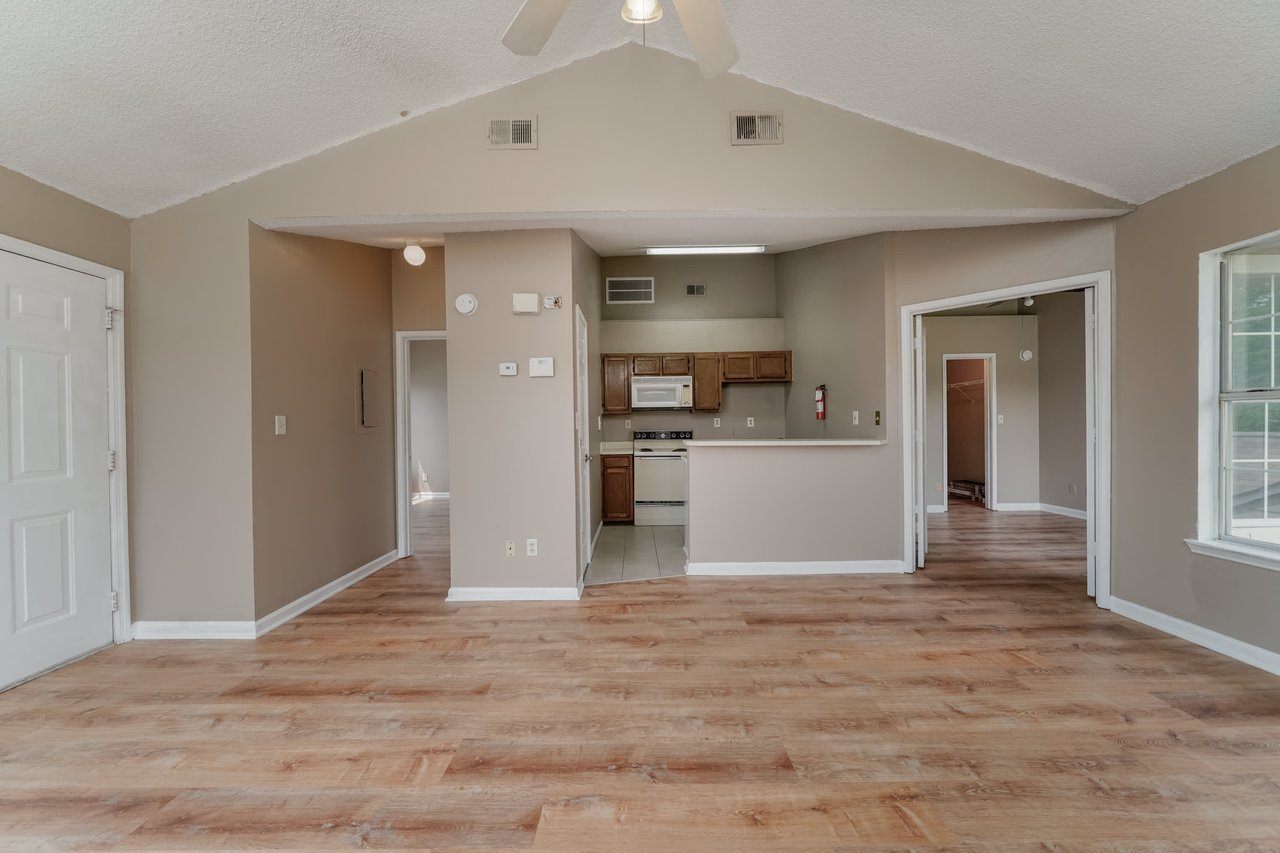 2 bedroom Condo in Madison City!!! Madison Towne Centre Community!