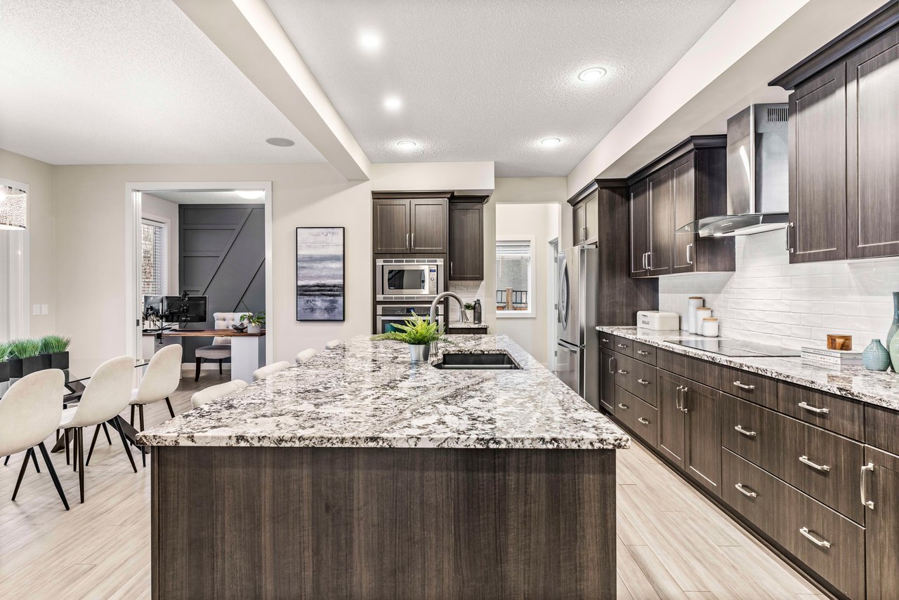 208 Mahogany Bay SE