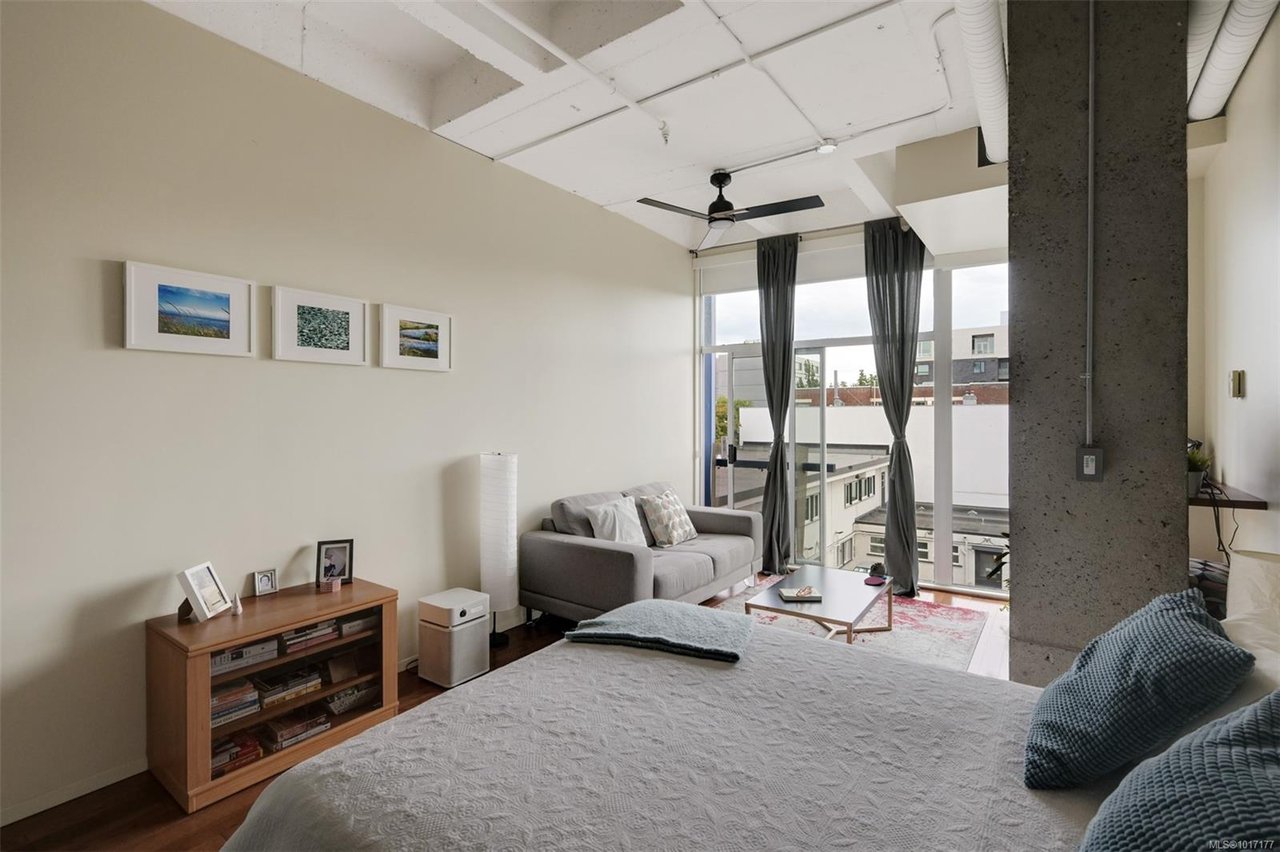 305-1061 Fort St