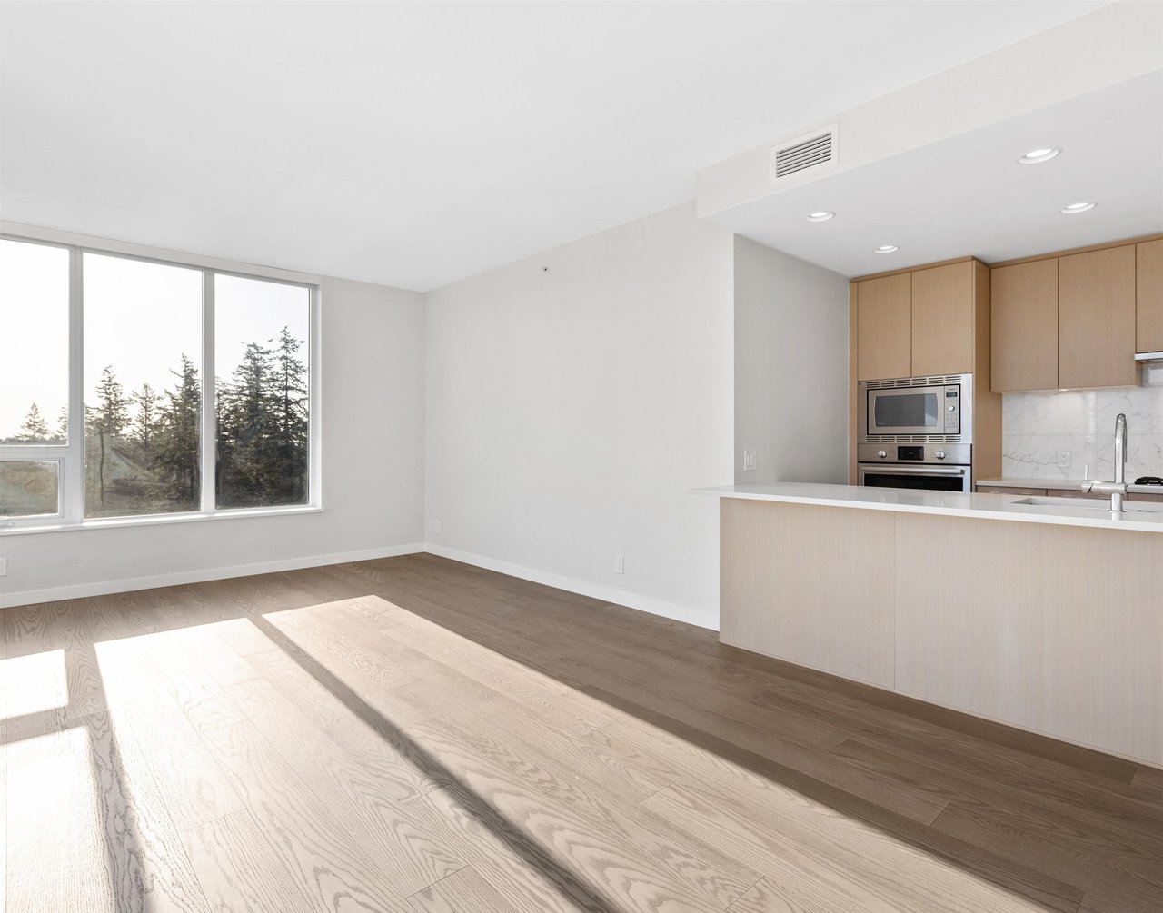 1106-3533 Ross Dr