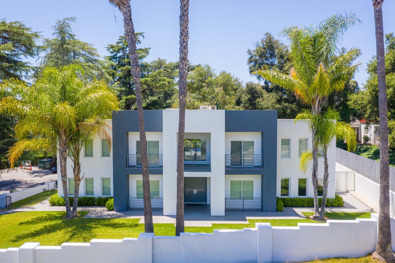 691 East Las Flores