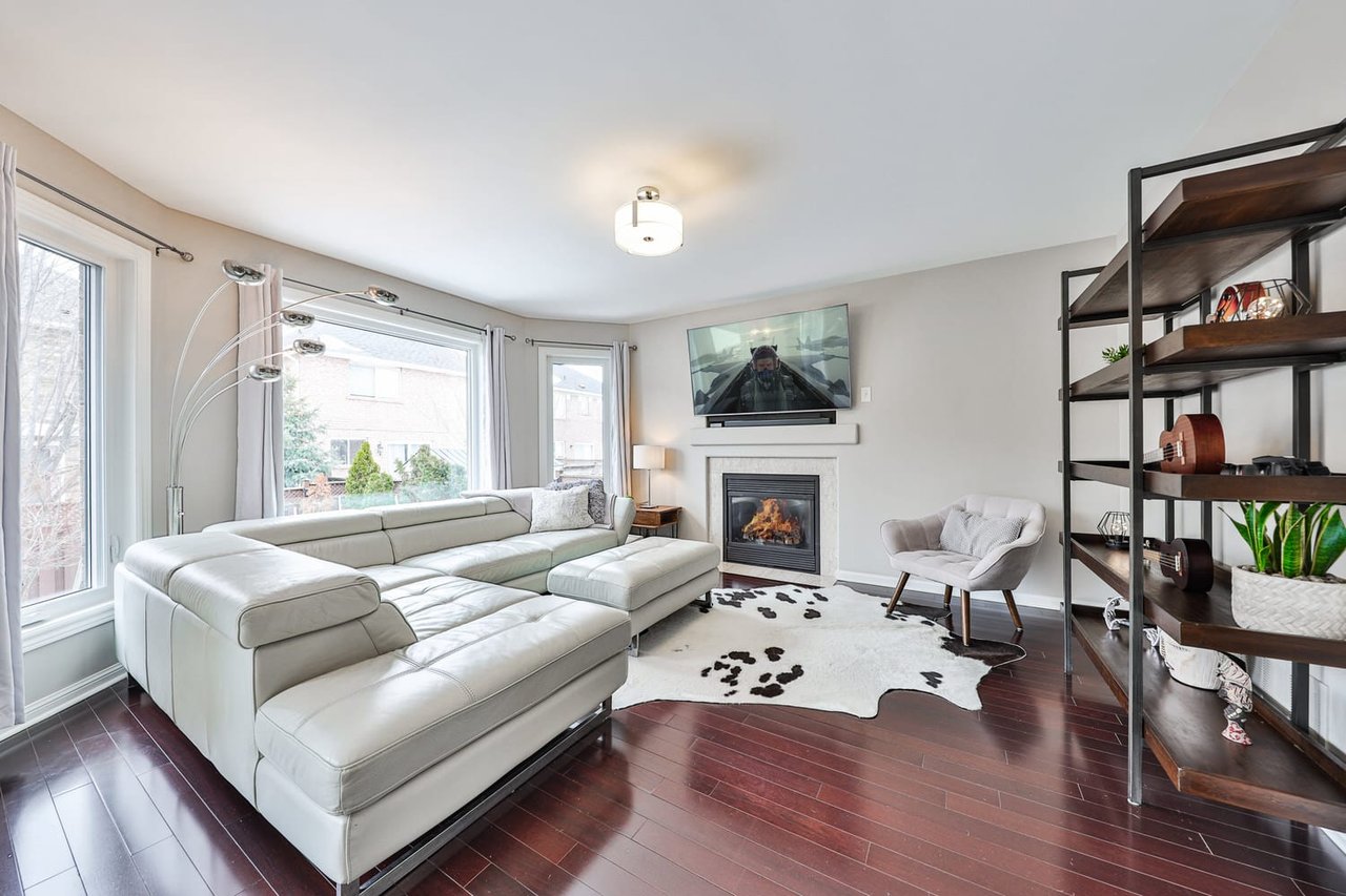 2582 FALKLAND Crescent, Oakville