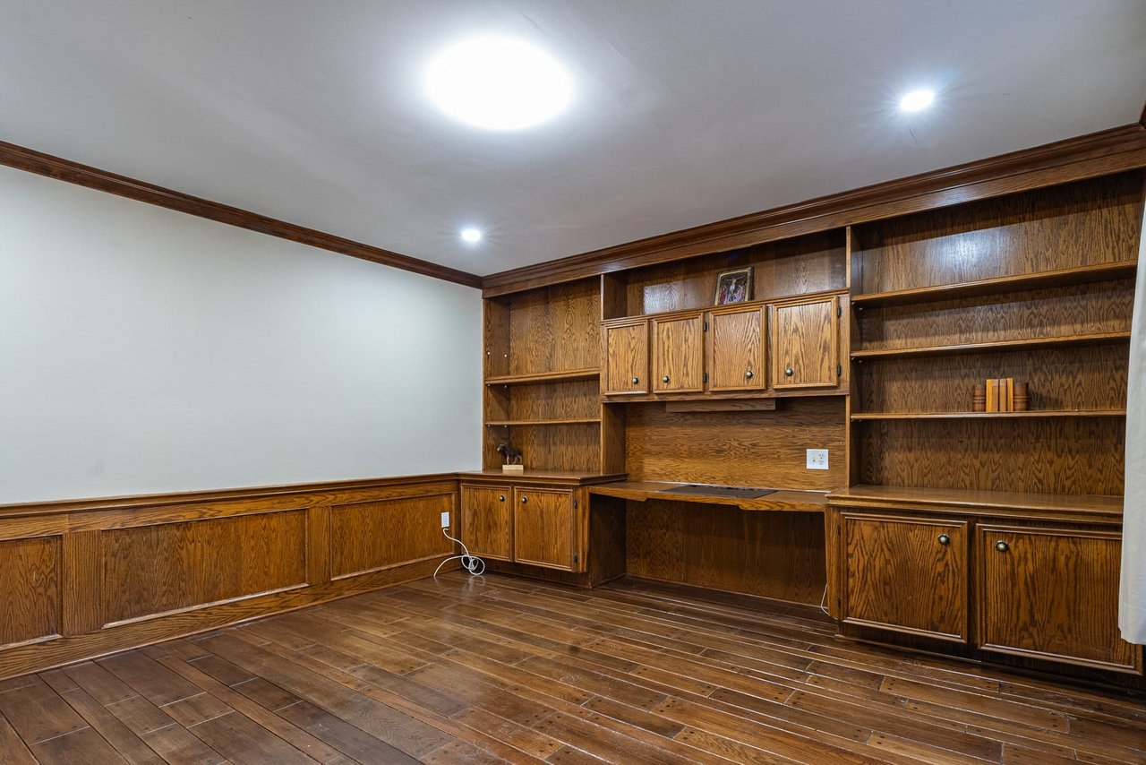172 Nicholson Court, Burlington