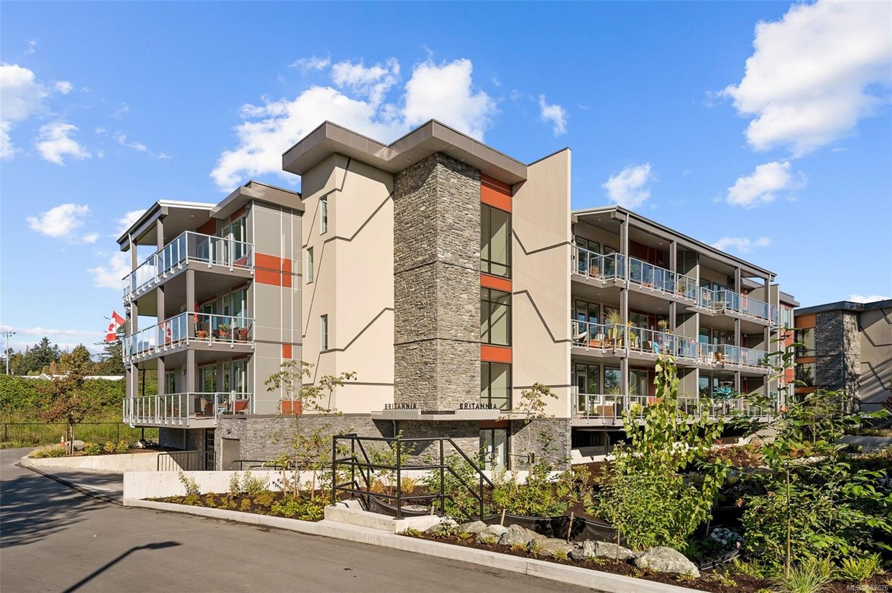 301-10670 McDonald Park Rd, North Saanich