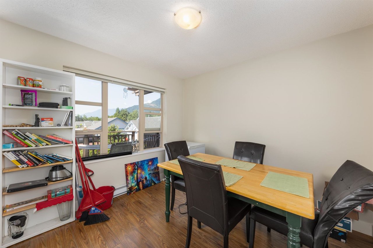 1214 Village Green Wy