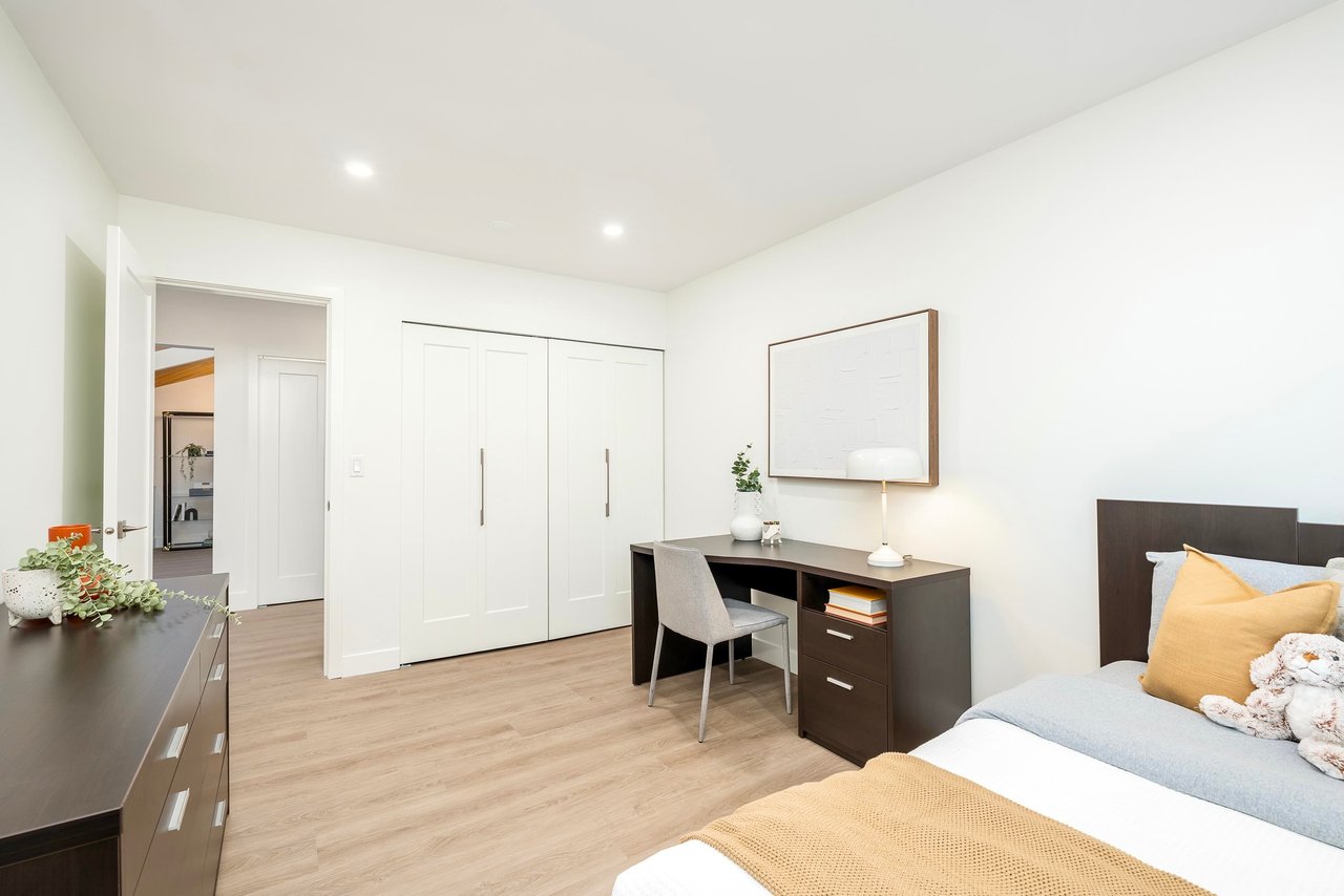 4433 Piccadilly North