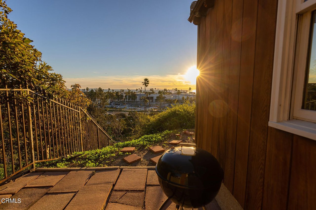 2056 Vista Del Mar Dr