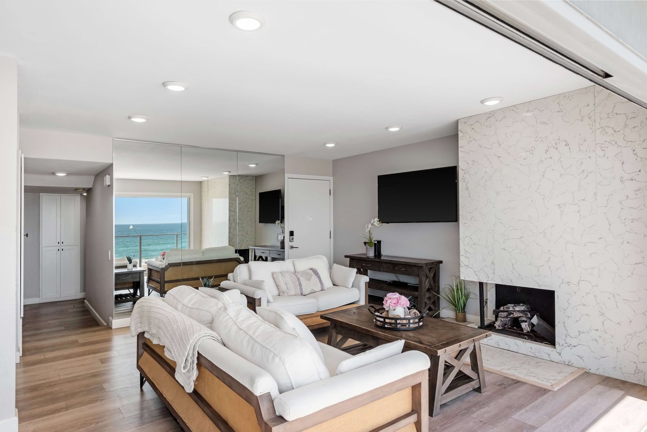 2208 The Strand