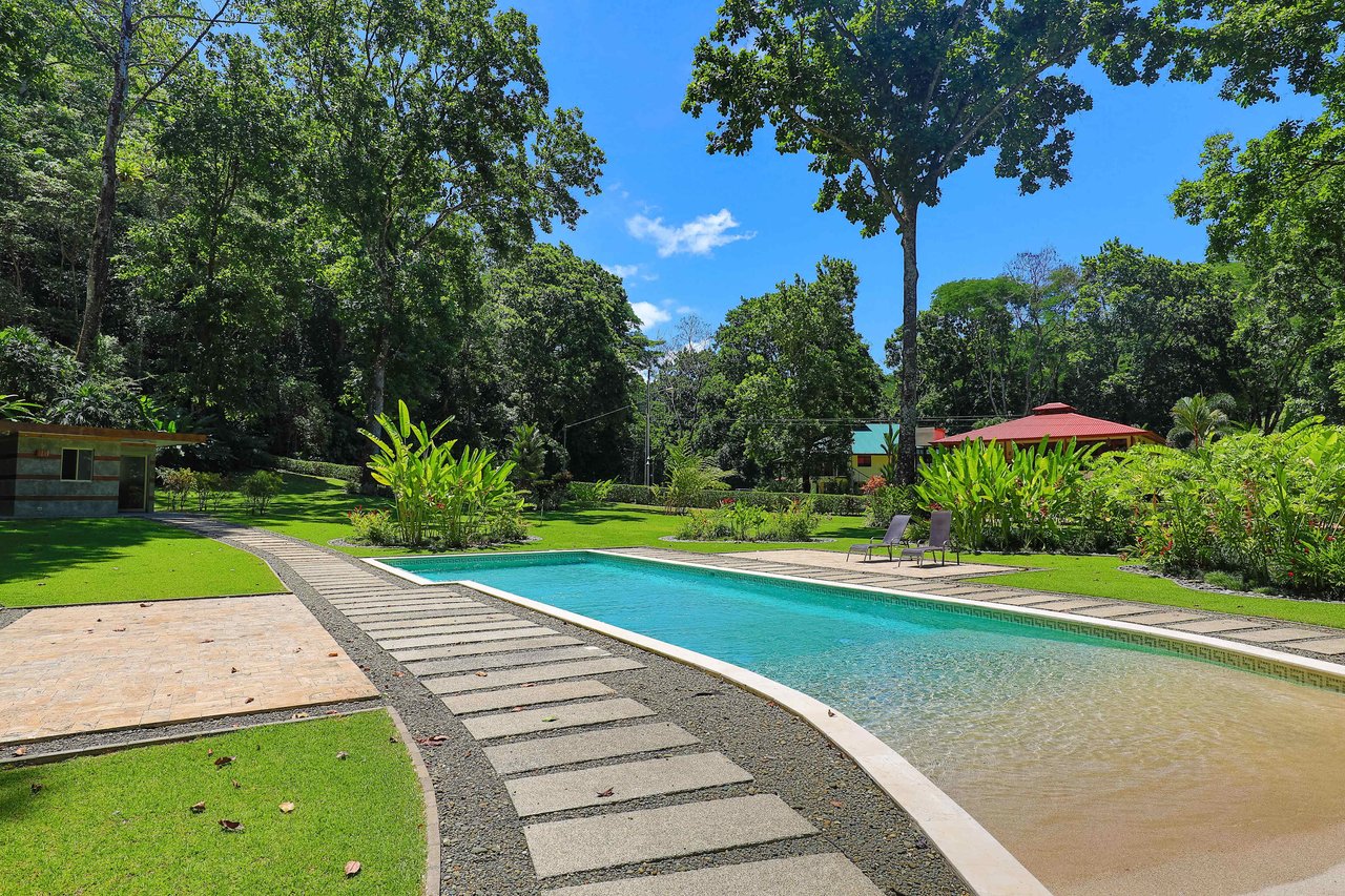 Wheelchair Friendly- 2 Bedroom house in a Quiet Community