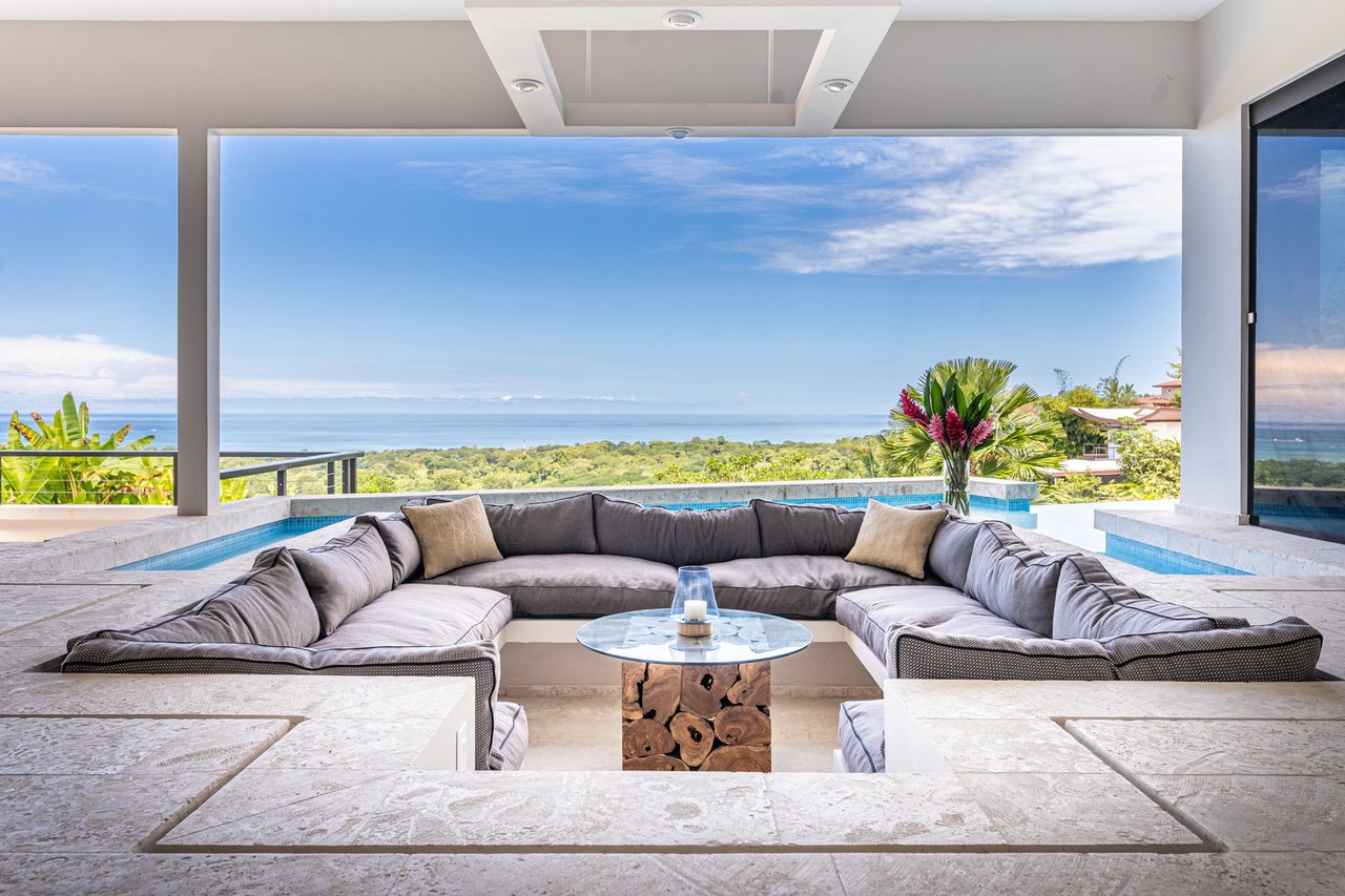 Hilltop Villa with Infinity Pool, Uvita, Puntarenas