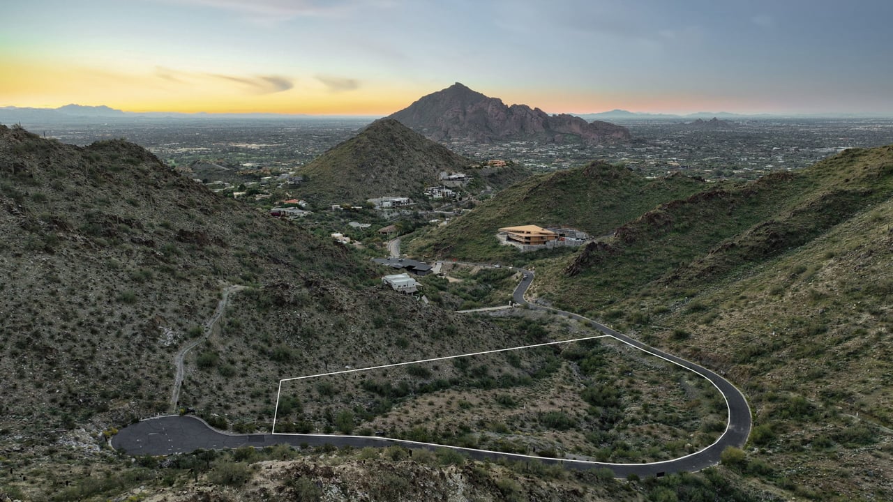 Custom homesite lot for sale in Paradise Valley, Arizona