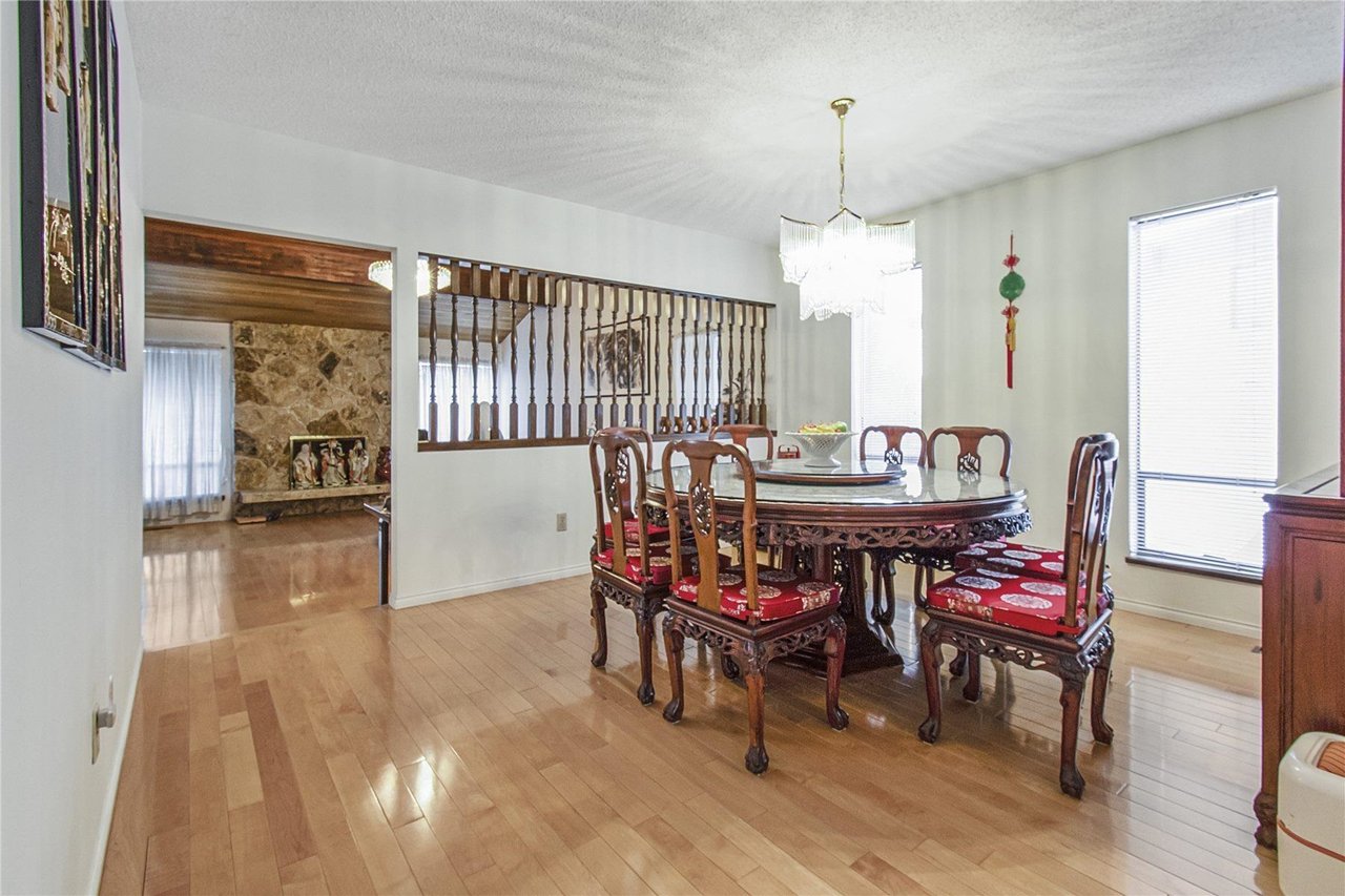 2920 Camrose Dr