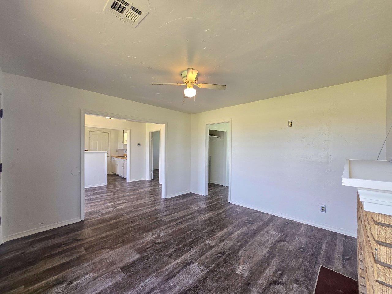 2310 E Walnut St
