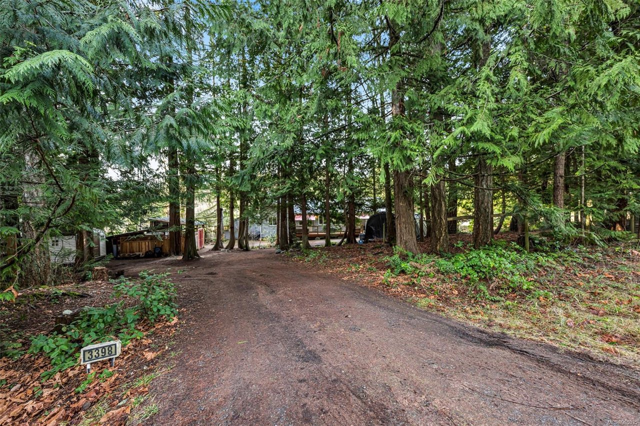 3398 Ridgeview Cres