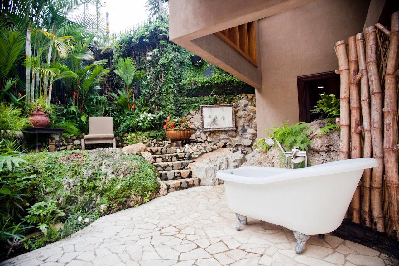 Private Secure Garden Estate, Escazu, San Jose