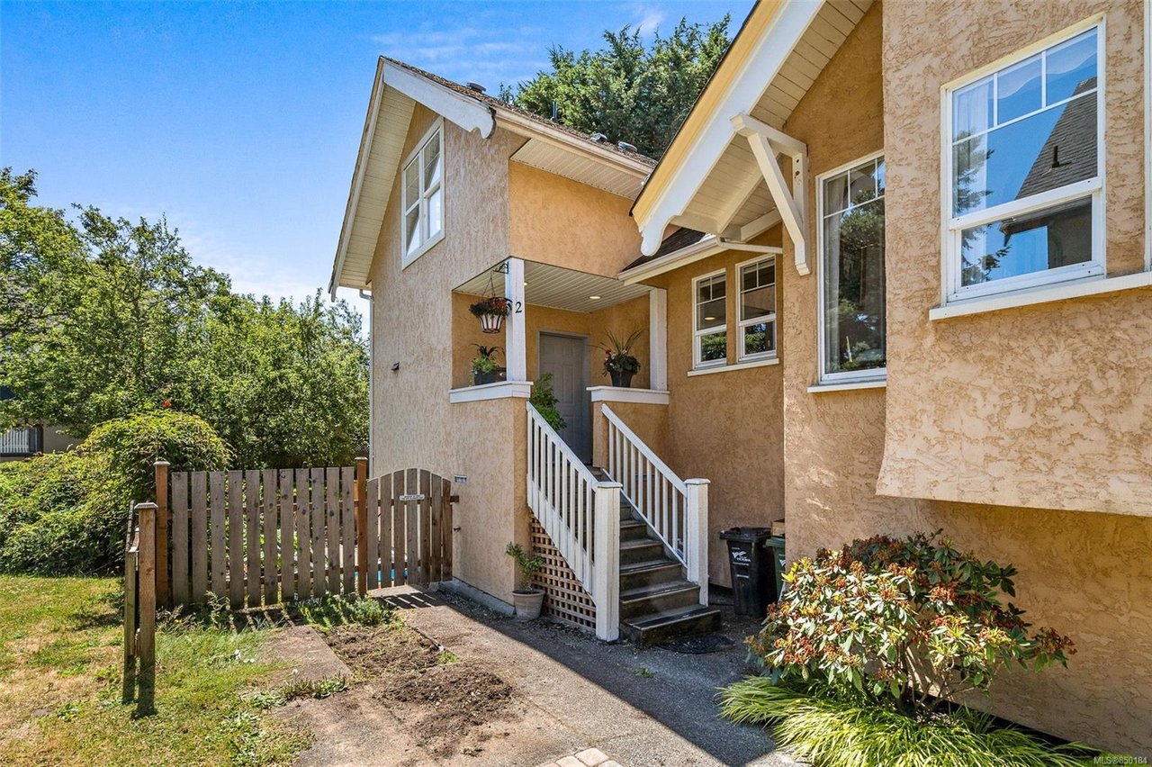 2-933 Empress Ave