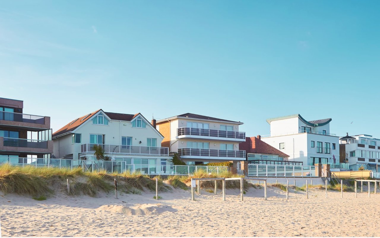 Investing in Waterfront Property: A Look at the LA Beach Cities Market 