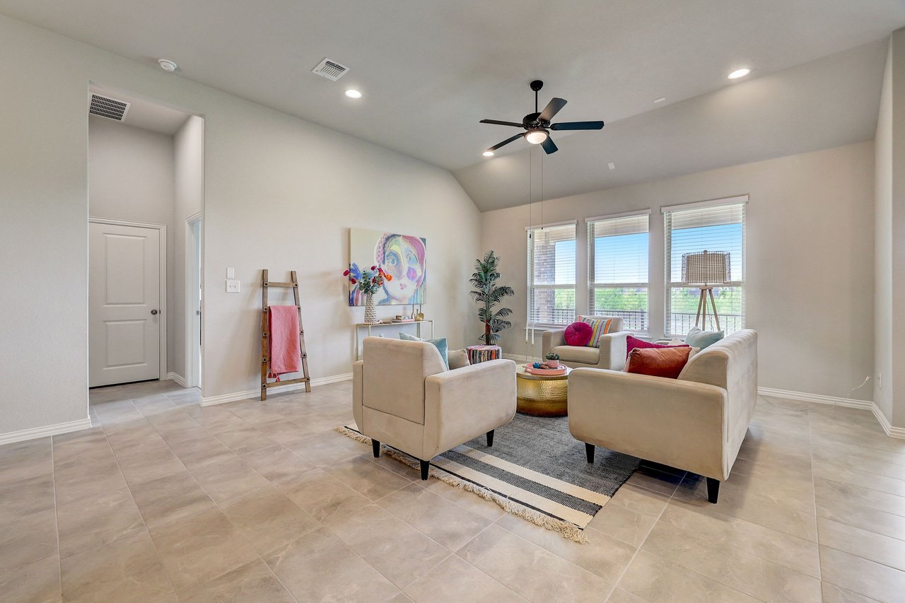 Charming single-story home in the desirable Paloma Lake in RR that backs to a greenbelt!