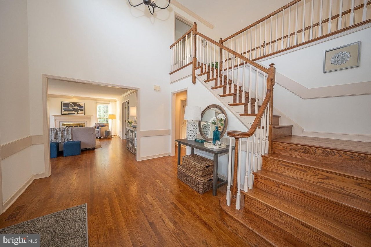 25 Autumn Hill Ln
