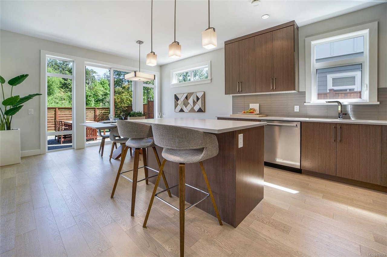 2187 Deerbrush Cres