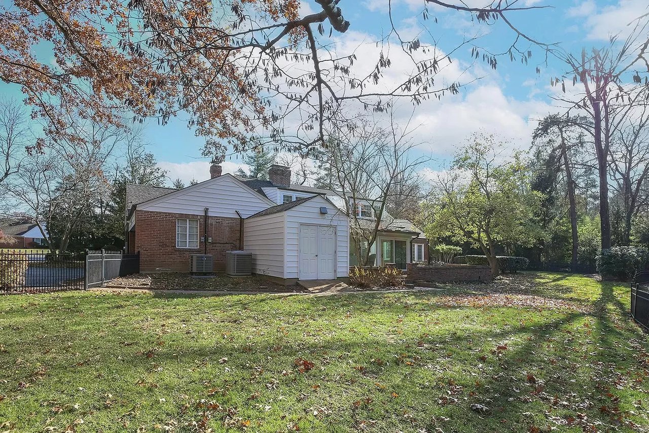 1 Robin Hill Ln