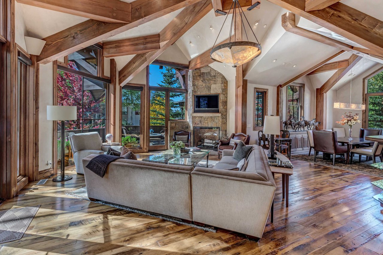 Magnificent and Timeless Mountain Home in Aspen 