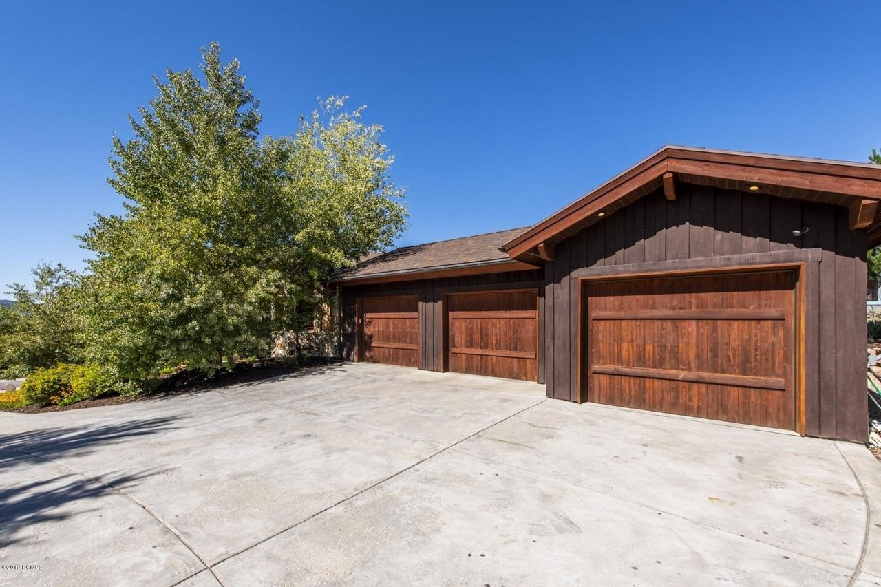 6060 MOUNTAIN RANCH DR