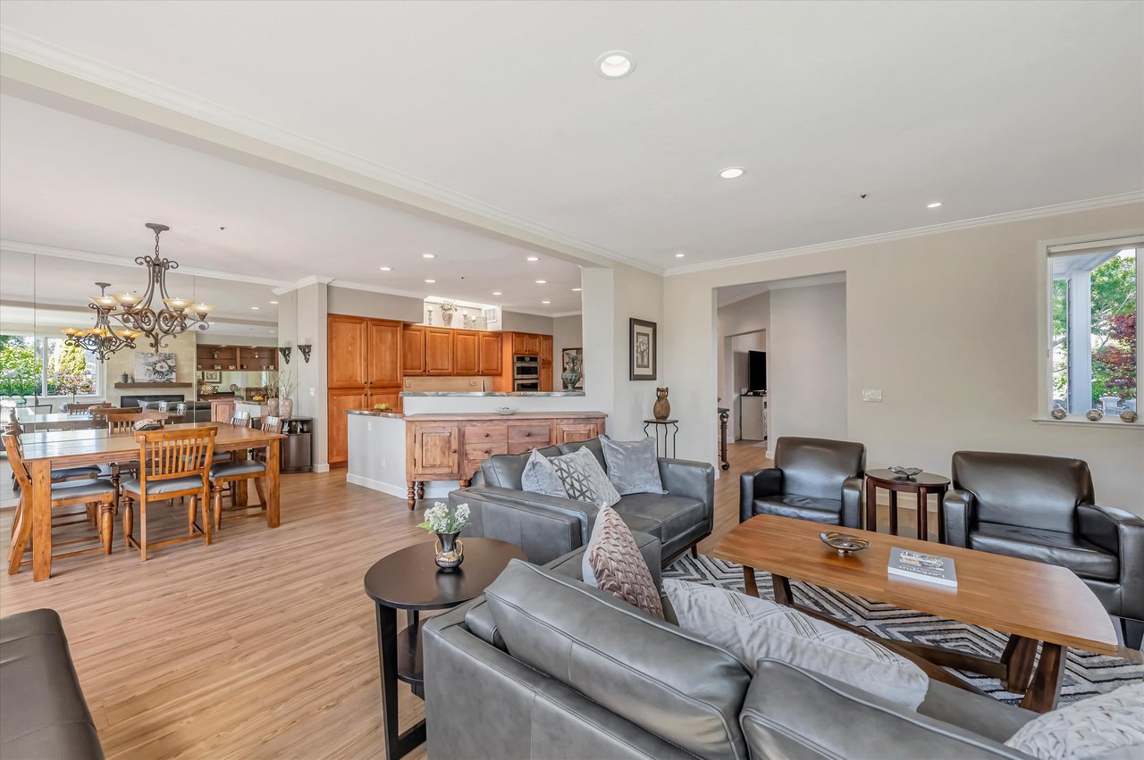 17 Crystal Creek Ct